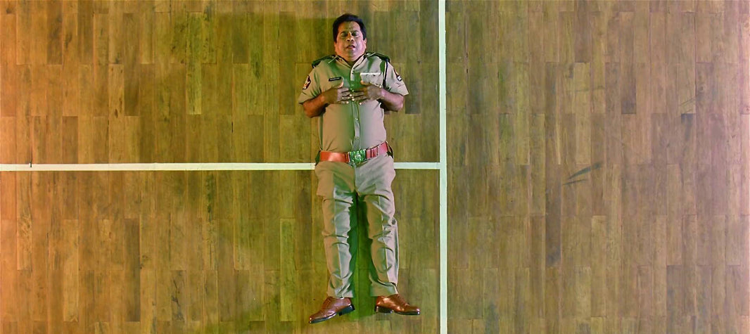 This Is What Goes On In The Mind Of A Drunk Man Lying On The Road!